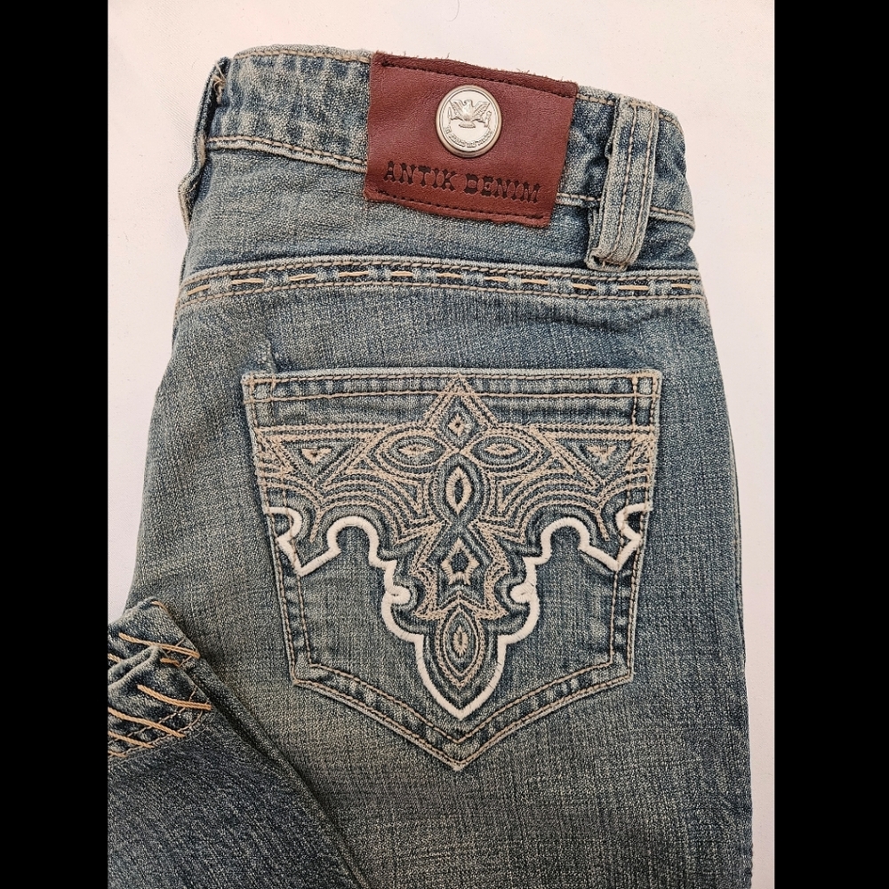 Antik Denim Blue Jeans with Embroidered Pocket
